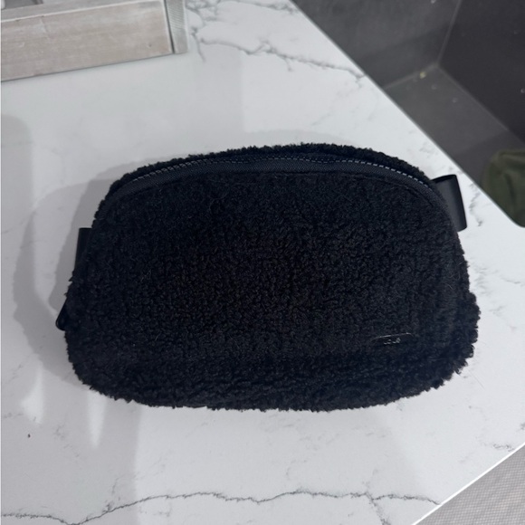 Lole Handbags - Lole Black Travel Bag